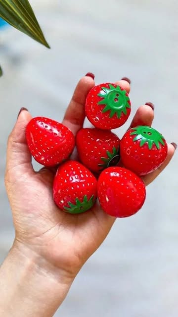 بالم لب توت فرنگی